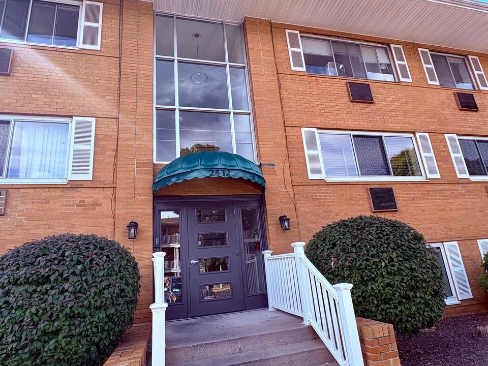 2412 East Ave, Unit D in Rochester, NY - Building Photo