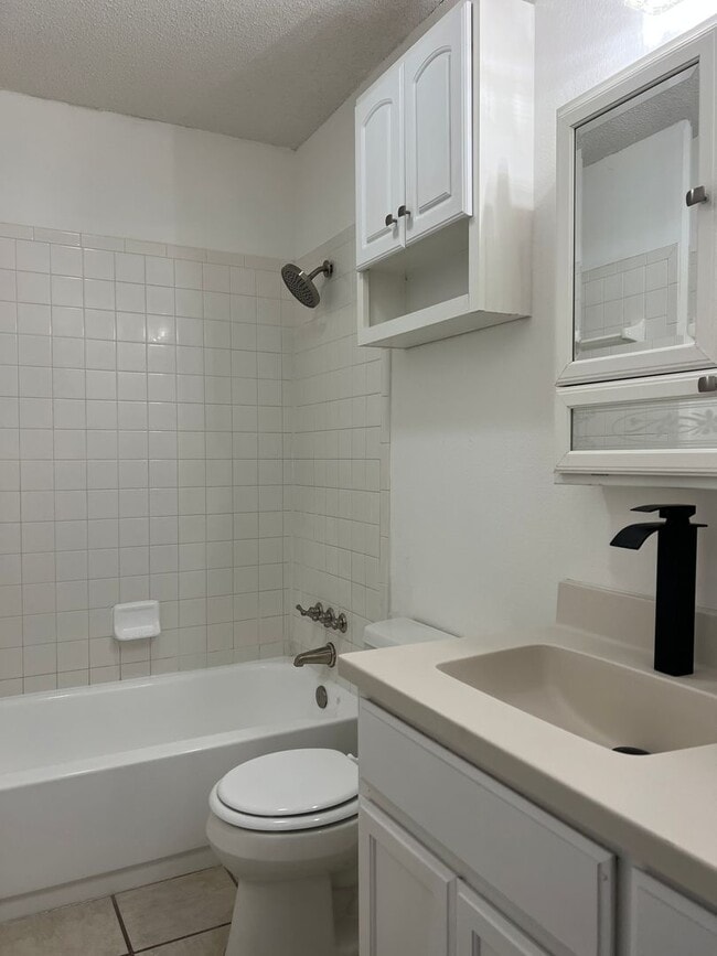 property at 714 Parkview Cir