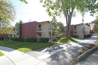 Conejo Park Apartments in Thousand Oaks, CA - Building Photo - Building Photo