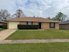 5331 Lauri Ln in Bossier City, LA - Building Photo