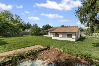 116 Barclay Dr in Washington Township, NJ - Building Photo - Building Photo