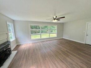 5645 Betty Dr in Savannah, GA - Building Photo - Building Photo