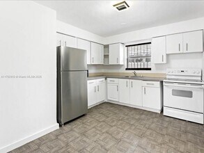 812 NW 55th Terrace in Miami, FL - Building Photo - Building Photo