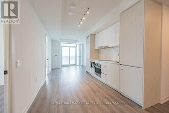 28 Interchange Wy in Vaughan, ON - Building Photo - Building Photo