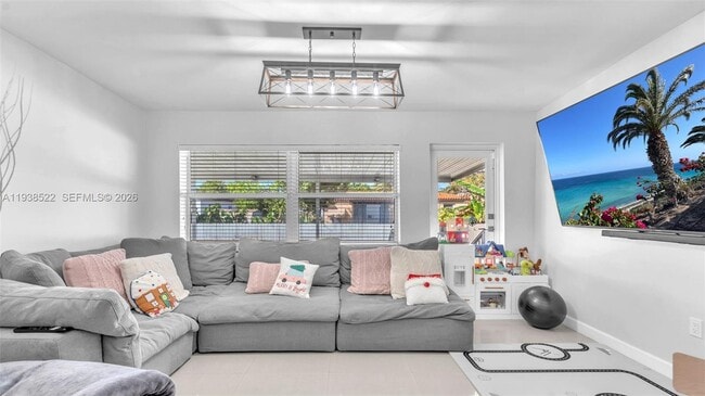 8261 SW 27th St in Miami, FL - Building Photo - Building Photo