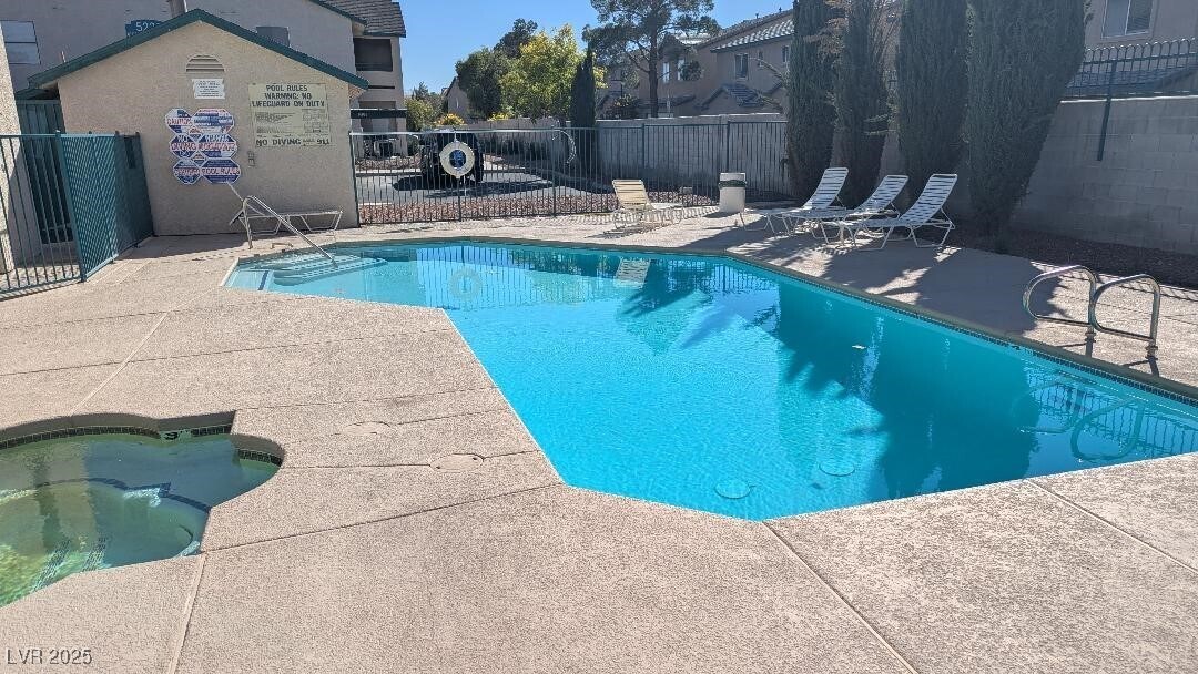 5211 S Lindell Rd in Las Vegas, NV - Building Photo