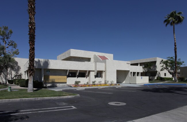 Villa Mirage I & II in Rancho Mirage, CA - Foto de edificio - Building Photo