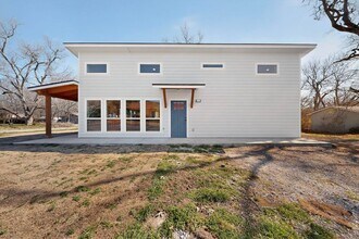 1471 W Kaufman St in Paris, TX - Building Photo - Building Photo