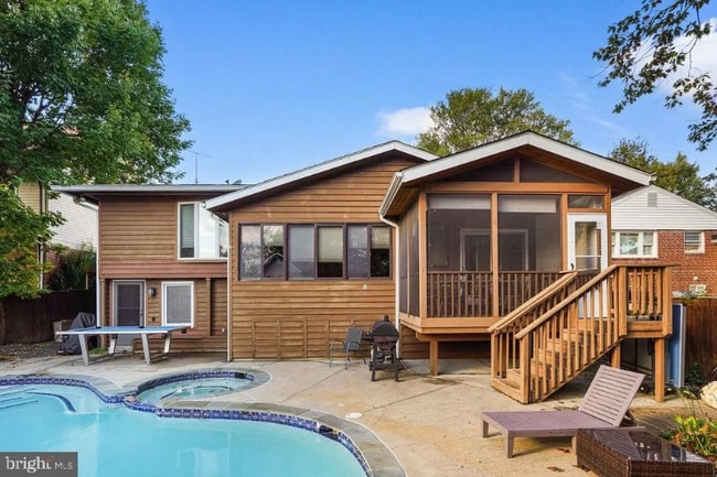 5110 Flanders Ave in Kensington, MD - Foto de edificio - Building Photo