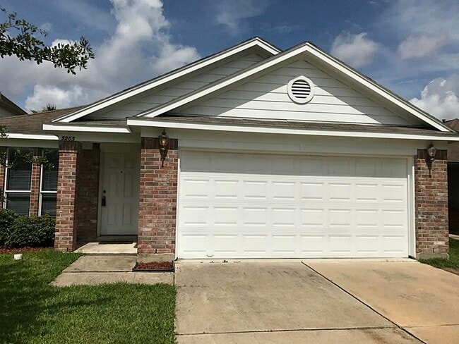 property at 3203 Barkers Crossing Ave