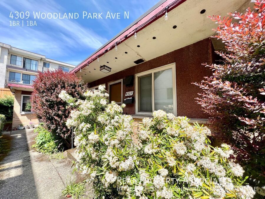 4309 Woodland Park Ave N in Seattle, WA - Building Photo