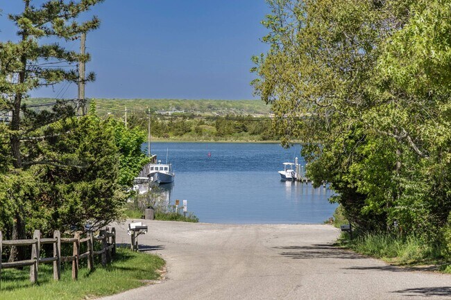 18 Gann Rd in East Hampton, NY - Building Photo - Building Photo