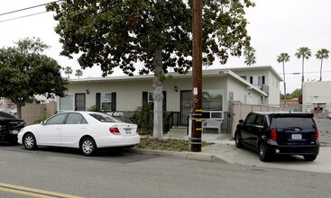 414-416 S Tremont St in Oceanside, CA - Foto de edificio - Building Photo
