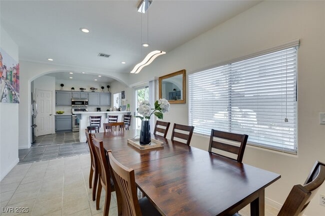 7217 W Mesa Vista Ave in Las Vegas, NV - Building Photo - Building Photo