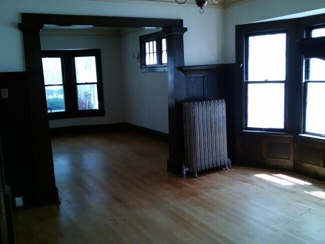 2957 N Frederick Ave, Unit lower flat in Milwaukee, WI - Building Photo - Building Photo