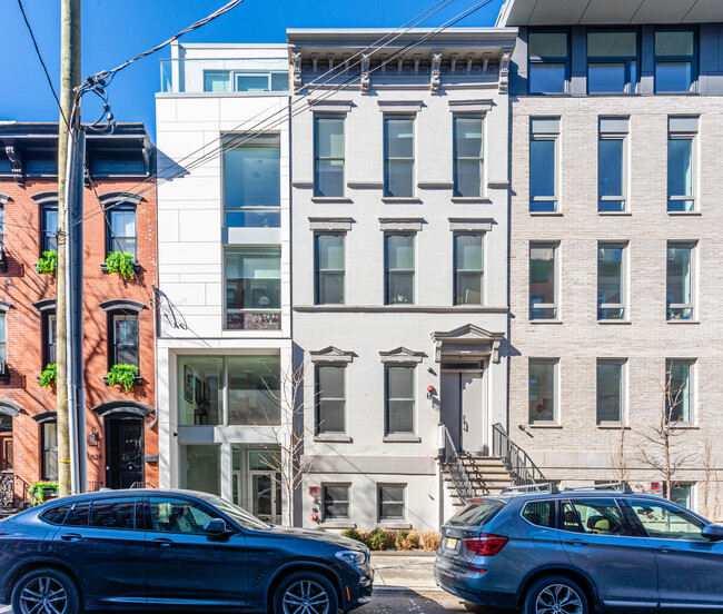 828 Park Ave in Hoboken, NJ - Foto de edificio - Building Photo