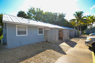 Apartment Complex in Vero Beach, FL - Building Photo - Building Photo