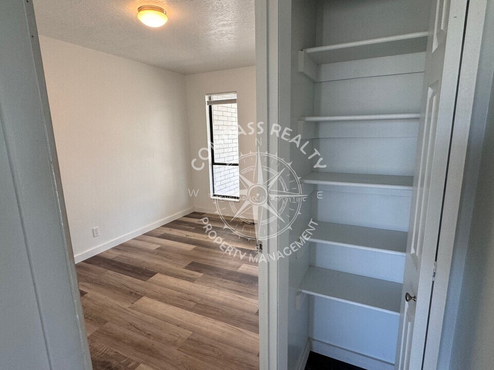 256 S 400 W in Tooele, UT - Building Photo