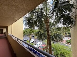 700 Uno Lago Dr, Unit 305 in Juno Beach, FL - Building Photo - Building Photo