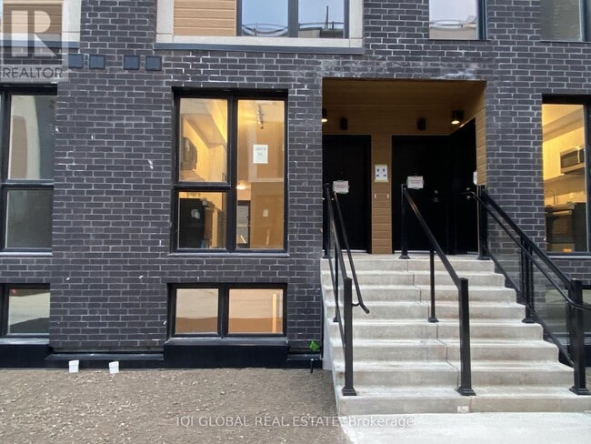 178 Clonmore Dr in Toronto, ON - Building Photo - Building Photo