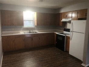 302 E Benton St in Siloam Springs, AR - Building Photo - Building Photo