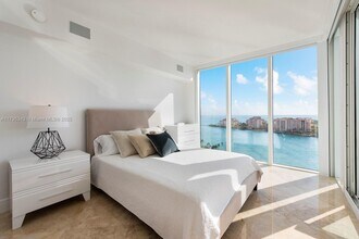 1000 S Pointe Dr, Unit 1903 in Miami Beach, FL - Building Photo - Building Photo