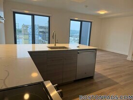 1079 Commonwealth Ave, Unit 502 in Boston, MA - Building Photo