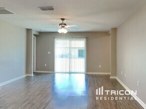 6130 Dolostone Dr in Lakeland, FL - Foto de edificio - Building Photo