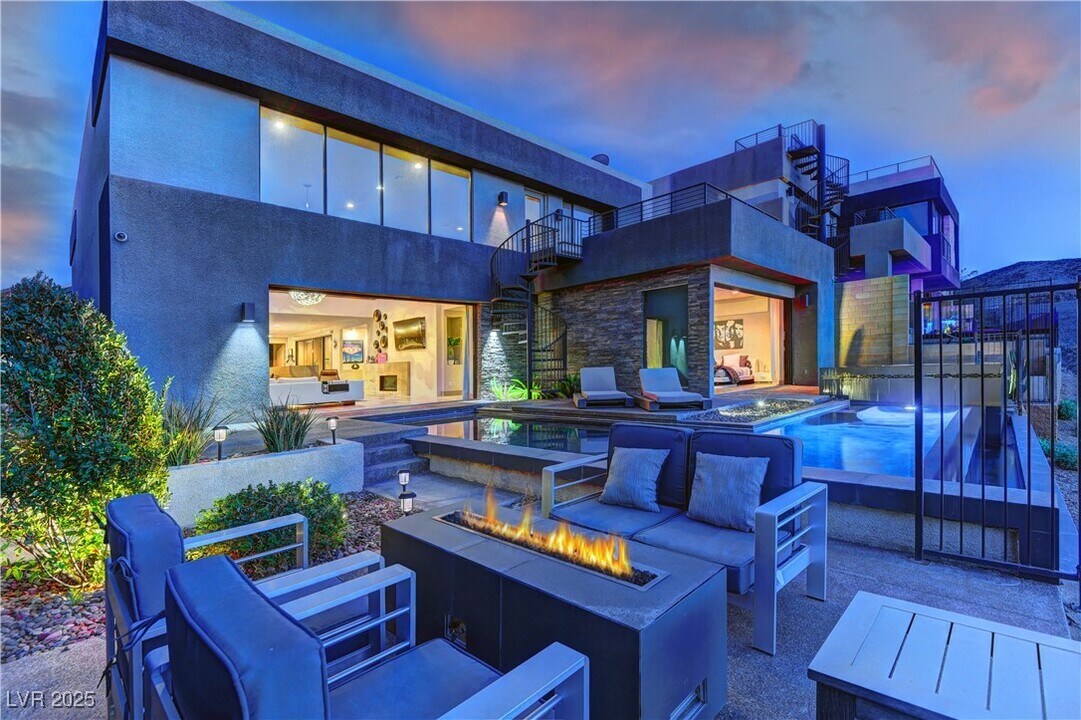 861 Vegas View Dr in Henderson, NV - Building Photo