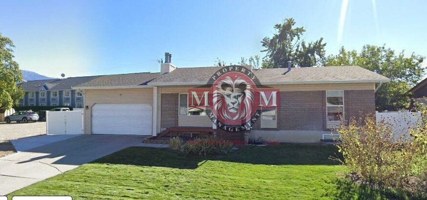 874 Baker Dr in Midvale, UT - Building Photo