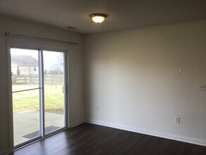 2070 Whispering Wind Ln in Amelia, OH - Building Photo - Building Photo