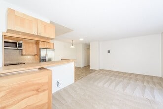 7781 Camino Glorita in San Diego, CA - Building Photo - Building Photo