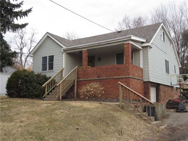 221 Rosecrest Dr in Monroeville, PA - Building Photo