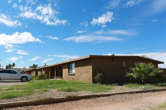 Catalina Apartments in Tucson, AZ - Building Photo - Building Photo