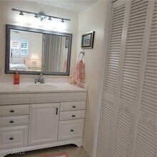 200 Valley Stream Dr in Naples, FL - Building Photo - Building Photo