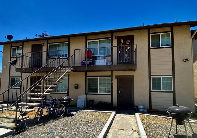 213 N Hayes St, Unit 3 in Tehachapi, CA - Building Photo