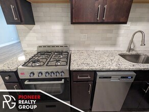 417 W Barry Ave, Unit 4 in Chicago, IL - Building Photo - Building Photo