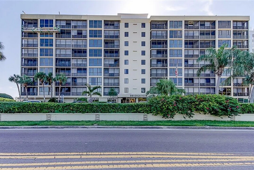 7100 Sunshine Skyway Ln S in St. Petersburg, FL - Building Photo