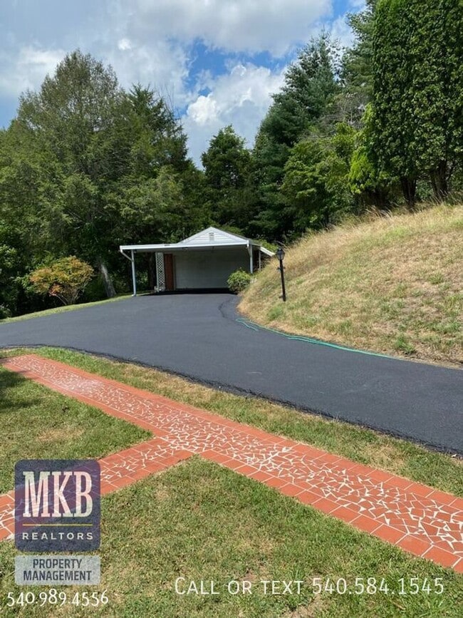 6099 Franklin Rd in Roanoke, VA - Building Photo - Building Photo