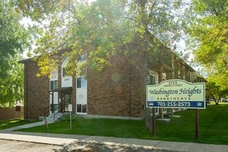 Washington Heights 1 in Bismarck, ND - Foto de edificio - Building Photo