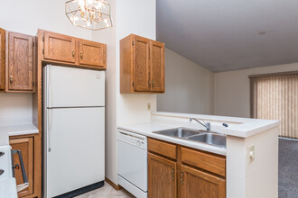 2201 N Kimball St, Unit 6 in Mitchell, SD - Foto de edificio - Building Photo