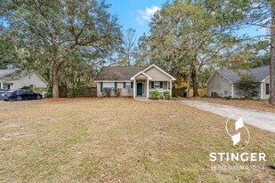 15 Mary Elizabeth Dr in Beaufort, SC - Building Photo