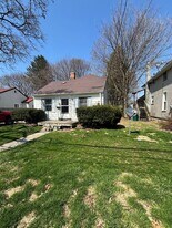 1216 W Mt Hope Ave in Lansing, MI - Building Photo