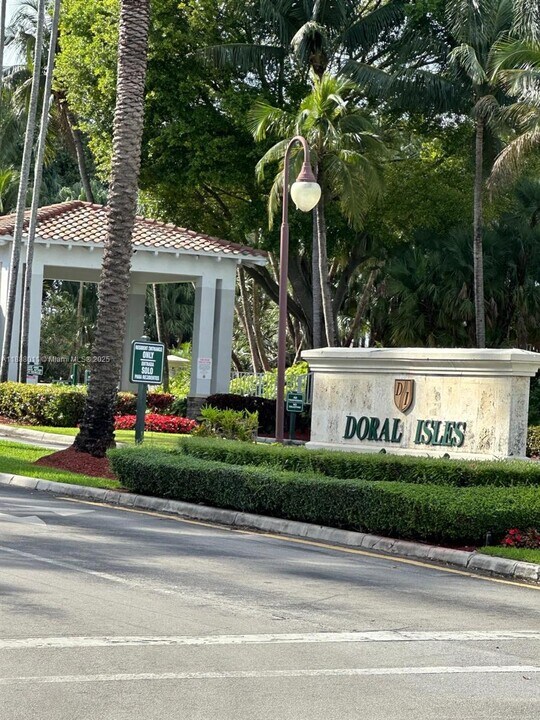 6444 NW 109th Ave in Doral, FL - Building Photo
