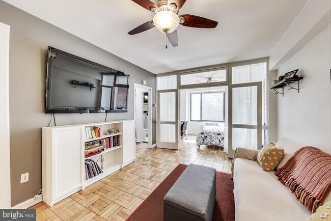 1 Scott Cir NW in Washington, DC - Building Photo - Building Photo