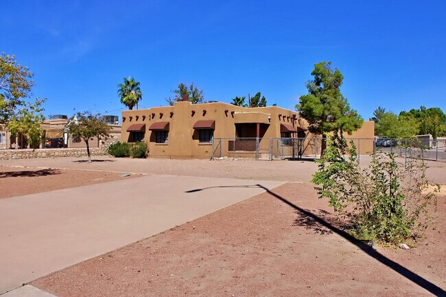 property at 7431 Rose Ln Cir