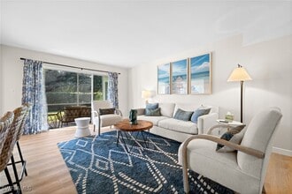 208 Bobolink Way in Naples, FL - Building Photo - Building Photo