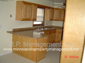 990 Transit Ave in Roseville, MN - Building Photo - Building Photo