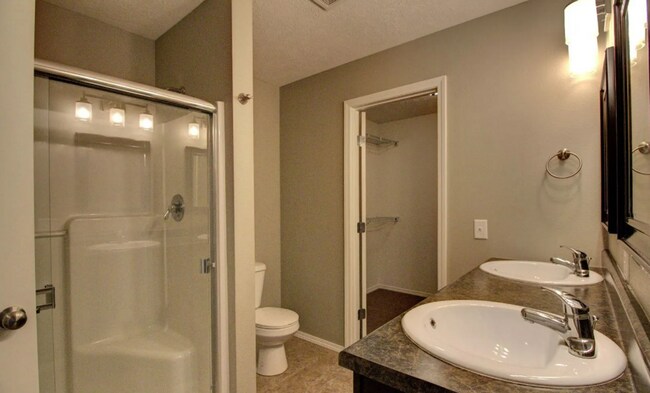2460 W Spring Water St in Springfield, MO - Building Photo - Building Photo