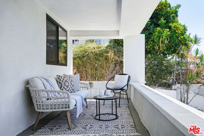 976 Hyperion Ave in Los Angeles, CA - Building Photo - Building Photo